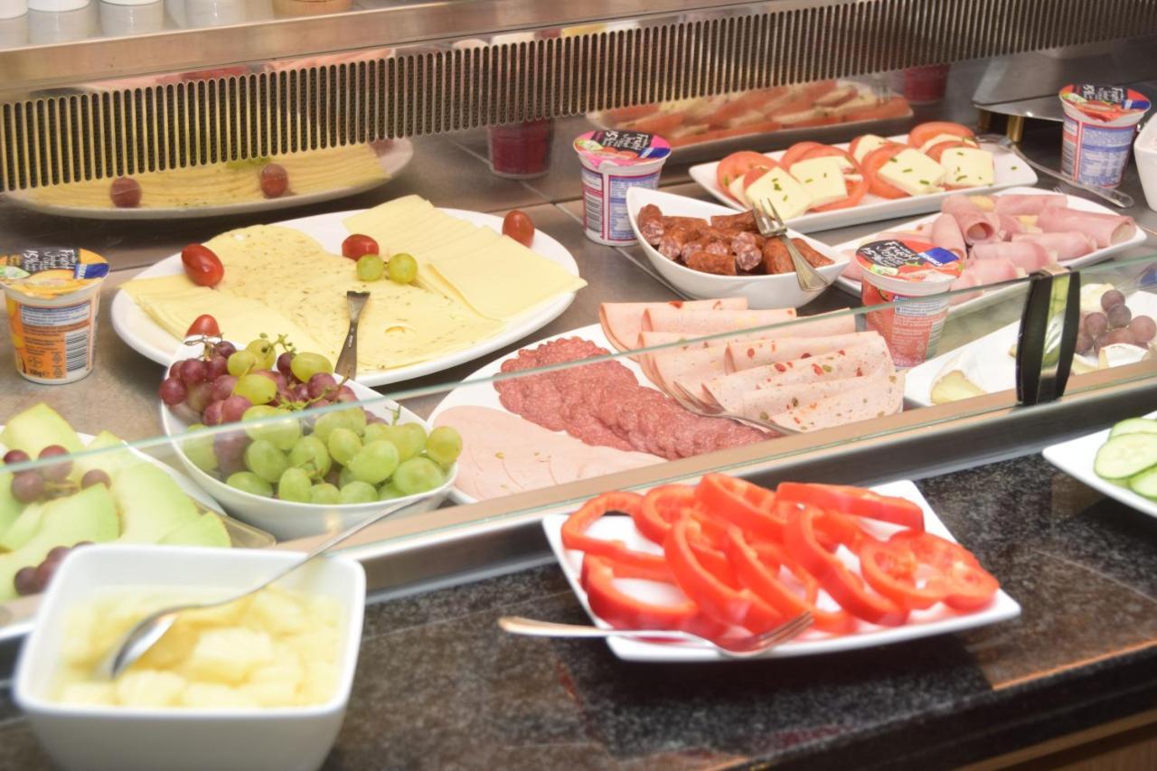 都布里克膳食公寓酒店 韦茨拉尔 外观 照片