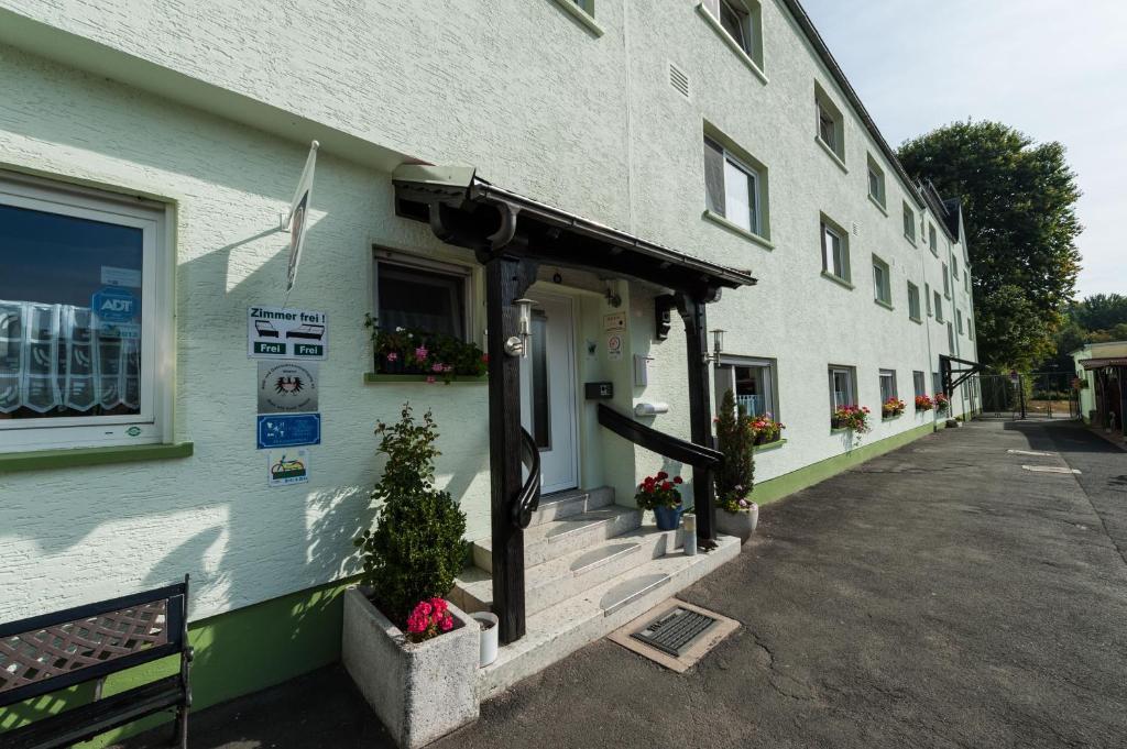 都布里克膳食公寓酒店 韦茨拉尔 外观 照片